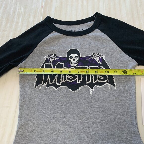 🦋   NWT  THE VINYL ICONS MISFITS WOMENS TOP SIZE XS 🦋 - Picture 6 of 10